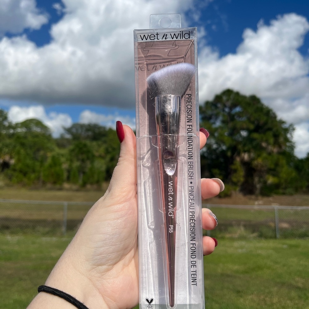 Wet n Wild Metallic Pink Foundation Brush